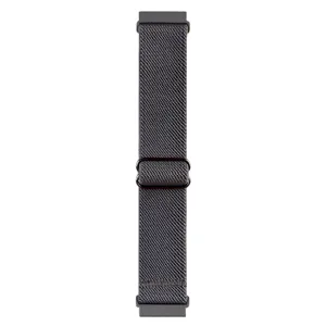 Dettaglio cinturino per orologio elastico in nylon regolabile con trama tessuta e fibbia in metallo.