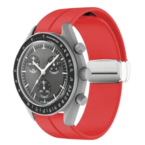 Cinturino per orologio in silicone rosso con chiusura magnetica e design cronografo.