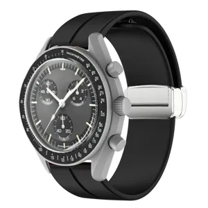Cinturino per orologio in silicone con chiusura pieghevole magnetica, comodo e versatile.