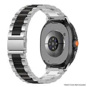 Correa de reloj de acero inoxidable con cierre desplegable y eslabones metálicos.