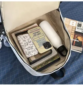Rucksack Innendetail zeigt große Kapazität mit praktischen Fächern für den Alltag.