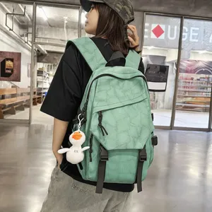 Lässiger grüner Canvas-Schulrucksack mit Entenanhänger, stilvolle große Alltags-Tasche.