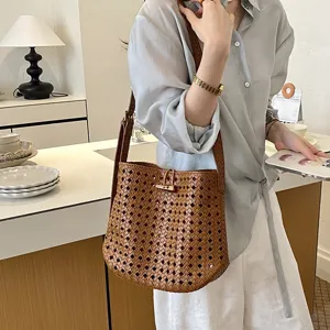 Borsa a spalla a secchiello intrecciata marrone chic da donna, borsa tote in pelle PU.