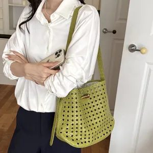 Borsa a tracolla minimalista in pelle intrecciata, elegante borsa sotto ascella primavera.