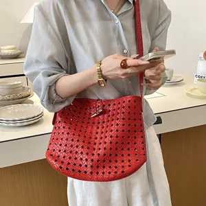 Borsa a spalla rossa in pelle intrecciata shopper chic minimalista per tutti i giorni