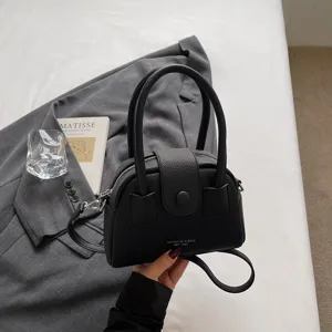Borsa a tracolla nera chic, elegante borsa a mano da donna con manici superiori alla moda.
