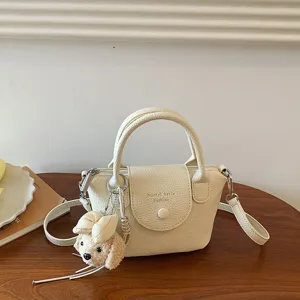 Borsa a secchiello chic in pelle sintetica minimal con ciondolo cane carino, tracolla.
