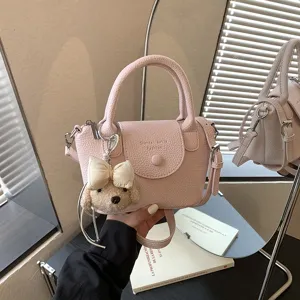 Borsa a tracolla chic in pelle rosa con ciondolo cucciolo carino, elegante borsa da donna.