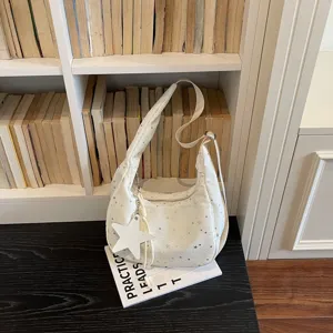 Borsa a tracolla hobo stampata con stelle bianche con grazioso ciondolo a stella casual