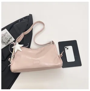 Sac bandoulière rose chic en forme de coussin avec charm étoile, élégant sac pour femmes.