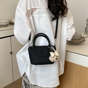 Borsa a secchiello donna nera in ecopelle con ciondolo cucciolo carino borsa tracolla.