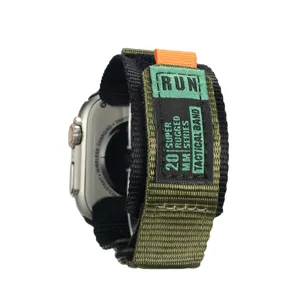 Outdoor tactisch nylon horlogebandje detailweergave, duurzame geweven band met tekst.