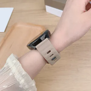 Universal silicone watch strap, replacement band for smartwatch, comfortable everyday wear.