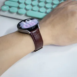 Bracelet de montre en cuir marron avec texture classique pour accessoire de montre.