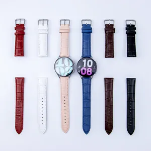 Gros plan détaillé de bracelets de montre en cuir véritable multicolores avec boucles.