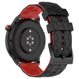 Siliconen horlogeband vervanging met zwart rood geometrisch patroon detailweergave.