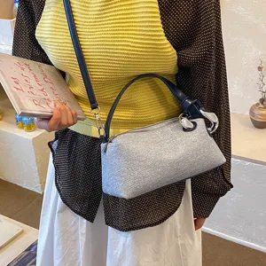 Sac à bandoulière tendance pour femme, sac cabas décontracté en forme de coussin élégant.
