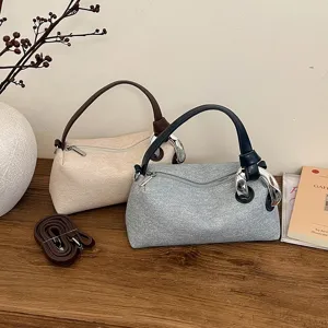 Sac à épaule tendance pour femme sac bandoulière décontracté coussin avec quincaillerie.