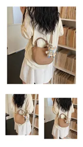 Élégant sac seau minimaliste pour femmes en cuir véritable avec bandoulière et pendentif ours.