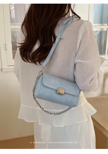 Borsa a tracolla chic azzurra con catena retrò borsa a spalla minimalista donna estate