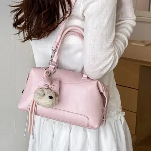 Chic rosa Boston Handtasche mit Bär Anhänger, vielseitige PU Leder Umhängetasche für Damen.