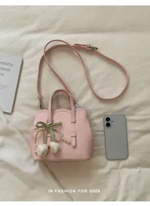 Rosa Leder Eimer Handtasche mit Perlen Tulpen Anhänger, stilvolle Umhängetasche für Damen.