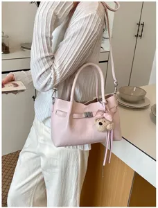 Bolso de mano rosa para mujer elegante bolso de hombro cruzado tote con colgante de oso.
