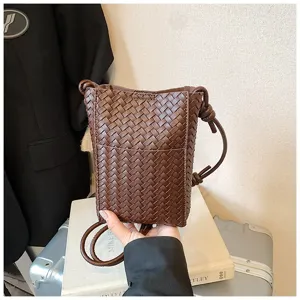 Καφέ πλεκτή δερμάτινη τσάντα bucket γυναικεία, κομψή τσάντα χιαστί για καθημερινή χρήση.