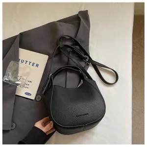Sac seau noir en cuir pour femme bandoulière chic sac à main minimaliste vue détaillée.