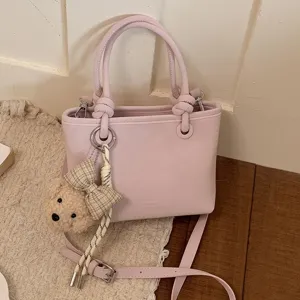Damen PU Leder Eimertasche Minimalistisch Knoten Griff Handtasche Mit Bärenanhänger Mode Pendler Schulter Umhängetasche