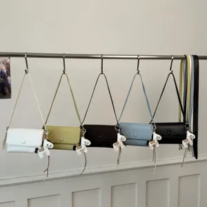 Borsa a tracolla monocolore chic con ciondolo cavallo grazioso borsa casual versatile