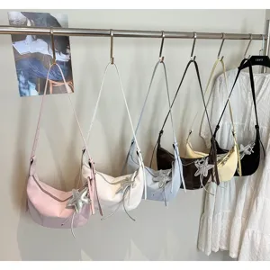 Bolso de hombro estilo dumpling francés con colgante de estrella, bolso cruzado casual.