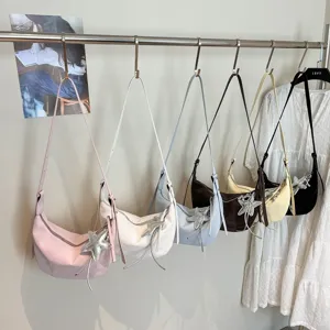 Bolso de hombro estilo dumpling francés dulce con elegante colgante de estrella para mujer.