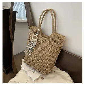 Gewebte Stroh-Shopper Tasche für Damen, große Umhängetasche mit schickem Quasten-Anhänger.