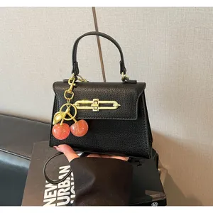 Schwarze Mini Kelly Handtasche vintage Luxus Umhängetasche Damen mit süßem Kirschen Anhänger