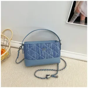 Borsa a tracolla trapuntata in denim blu da donna, elegante borsa a spalla con manico
