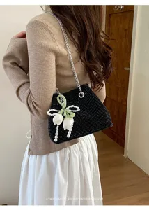 Bolso cubo negro con pedrería, cadena y colgante de tulipán de perlas, bolso de hombro