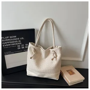 Sac cabas tressé pour femme, élégant sac à main beige crème avec poignées et détails tressés.