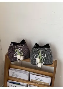 Bolso cubo brillante de pedrería con colgante de tulipán de perlas, bolso bandolera elegante.