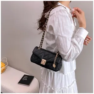 Elegante borsa a tracolla matelassé con catena da donna, borsa alla moda per l'uso quotidiano.