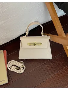 Elegante beige Henkeltasche Umhängetasche für Damen, stilvolle kleine Freizeittasche für Alltag.