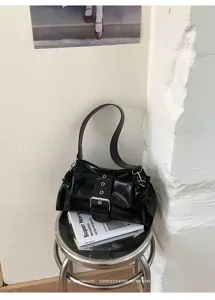 Schwarze Lackleder Achseltasche Umhängetasche mit Schnalle, modische Damen Tasche.
