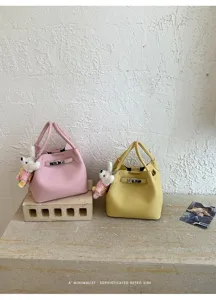 Bolso cubo patrón lichi coreano mujer moda bolso de hombro con colgante de conejo