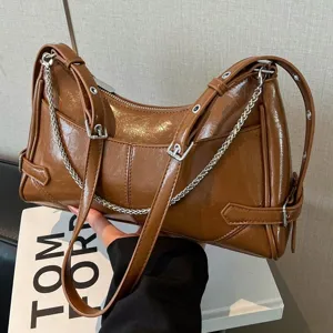 Borsa a tracolla vintage in pelle verniciata marrone da donna, borsa hobo con catena.