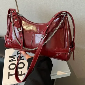 Borsa a spalla retrò in vernice da donna, elegante borsa tracolla vintage con catena.