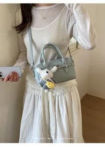 Hellblaue Leder Bowling Bag schicke Schultertasche Handtasche mit süßem Plüsch Bär