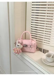 Rosa Litschi Muster Bowling Tasche, schicke Retro Schulter Handtasche mit Hasen Anhänger.
