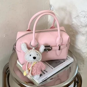 Rosa Litschi Muster Bowling Handtasche für Damen, trendige Kissen Umhängetasche mit Anhänger.