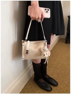 Schicke Damen Achsel Umhängetasche in Kontrastfarbe für Arbeit und Pendeln Crossbody