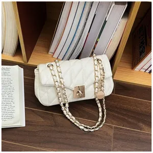 Borsa a tracolla trapuntata bianca da donna, elegante borsa moderna con catena dorata.
